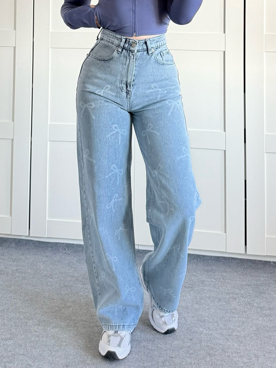 Relaxed Bow Washed Jeans