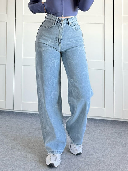 Relaxed Bow Washed Jeans