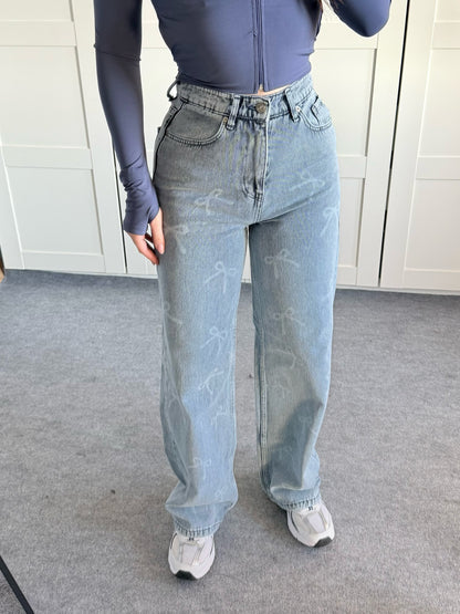 Relaxed Bow Washed Jeans