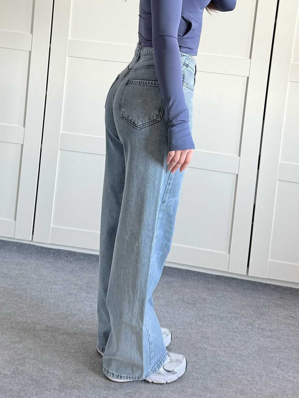 Relaxed Bow Washed Jeans