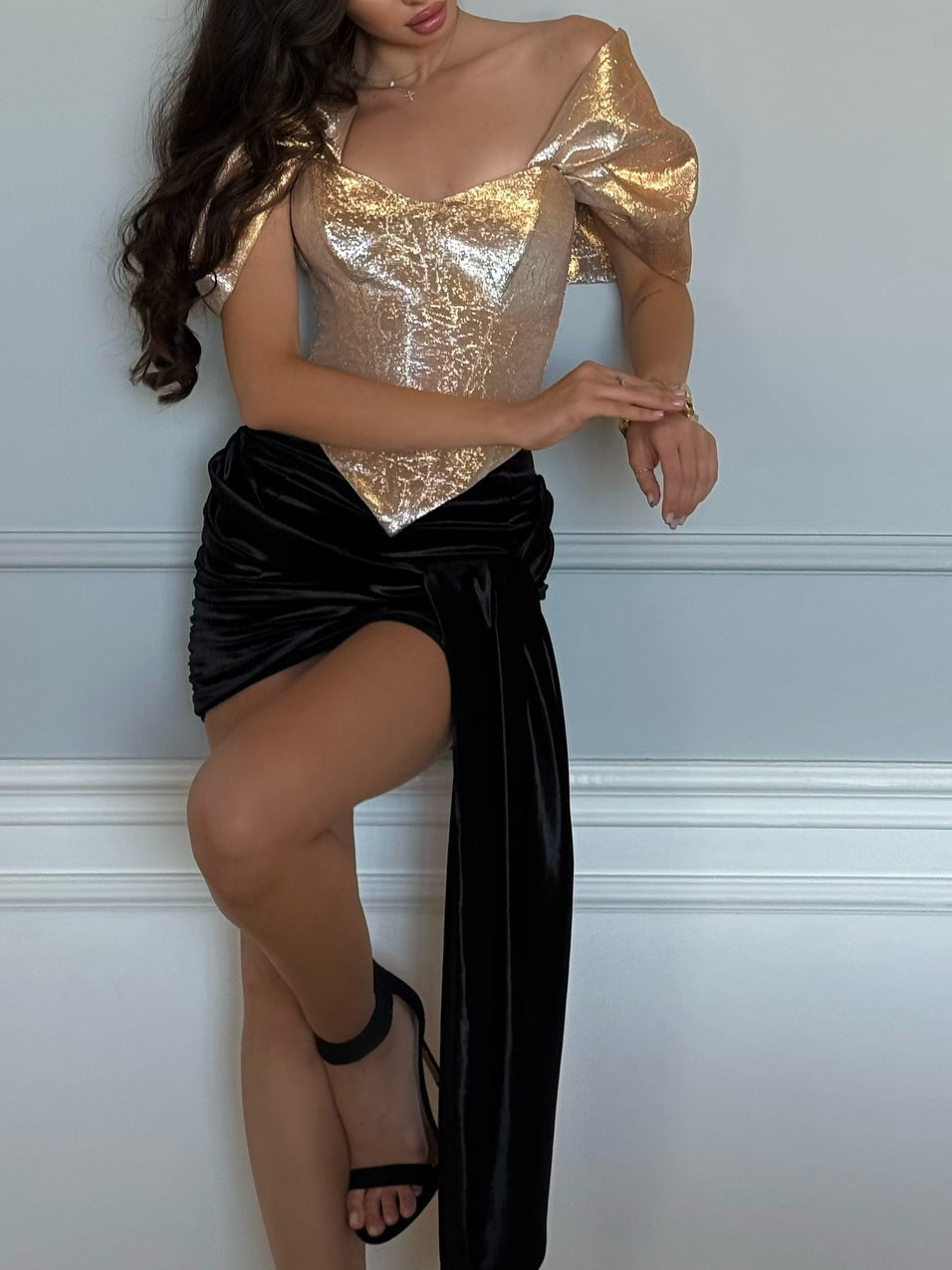 Gold Metallic Corset Top With Puff Sleeves And Sweetheart Neckline